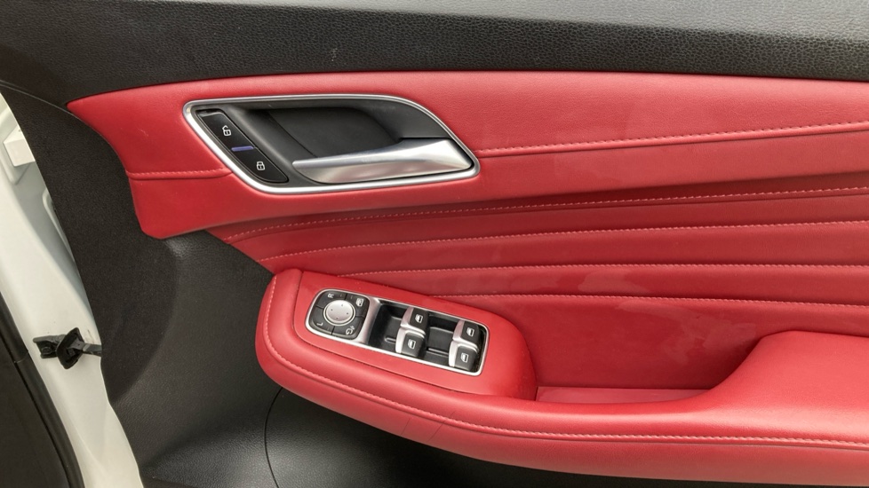 MG HS 1.5 T-GDI PHEV Exclusive 5dr Auto Hatchback - Image 30