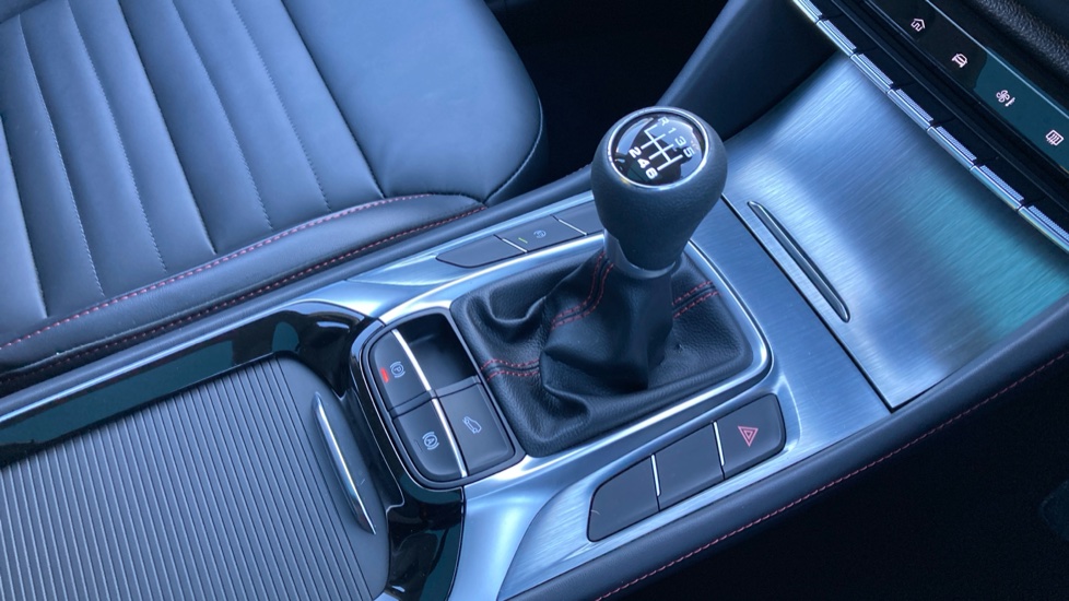MG HS 1.5 T-GDI Exclusive 5dr Petrol Hatchback - Image 13