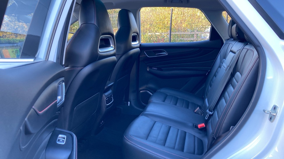 MG HS 1.5 T-GDI Exclusive 5dr Petrol Hatchback - Image 16