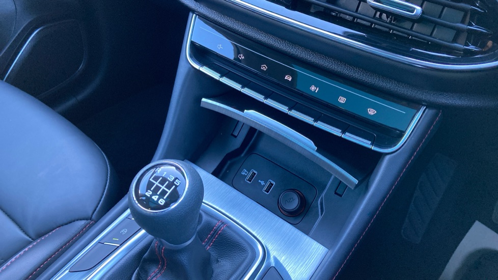 MG HS 1.5 T-GDI Exclusive 5dr Petrol Hatchback - Image 26