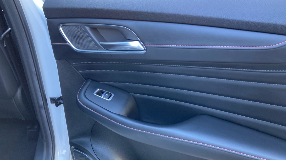 MG HS 1.5 T-GDI Exclusive 5dr Petrol Hatchback - Image 37