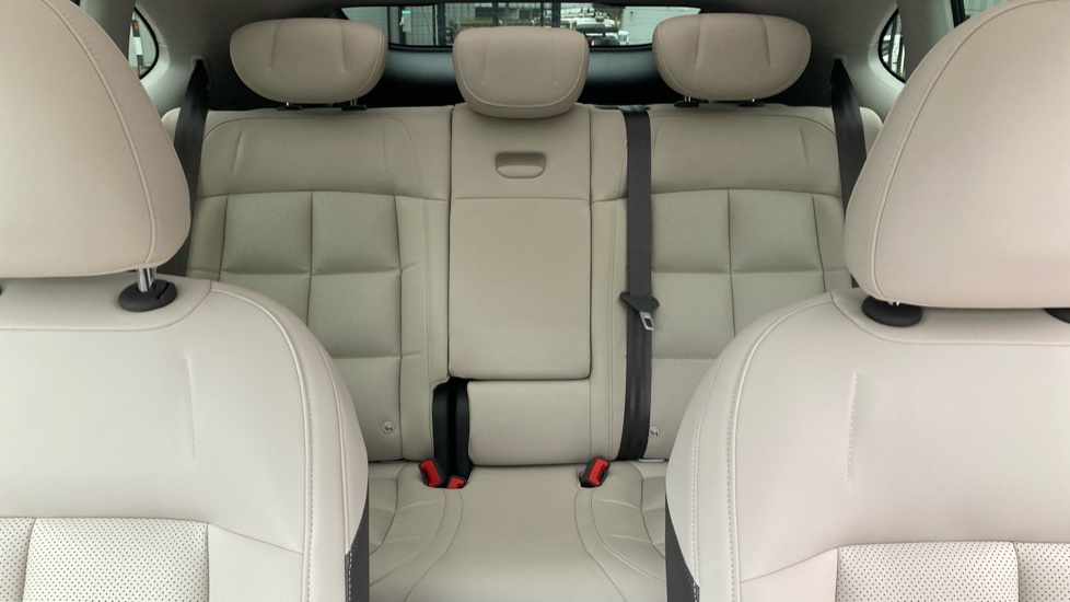 MG IM6 300kW Long Range 100kWh 5dr Auto Electric Estate - Image 15