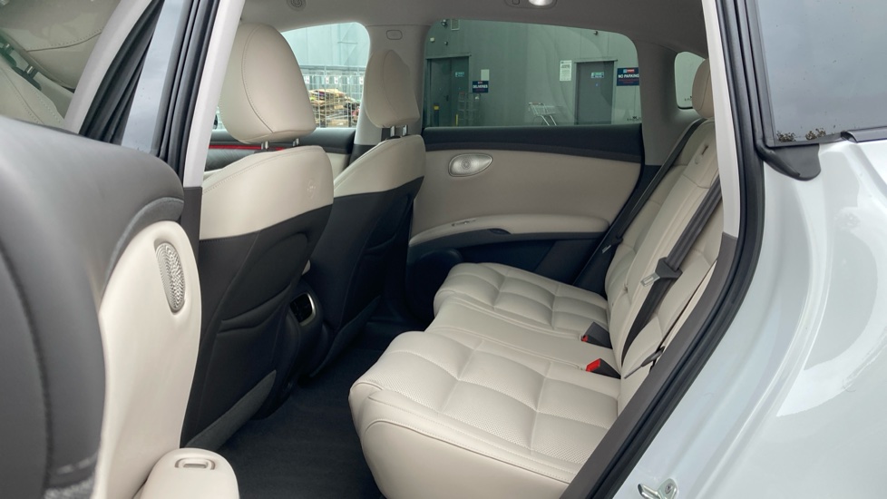 MG IM6 300kW Long Range 100kWh 5dr Auto Electric Estate - Image 16