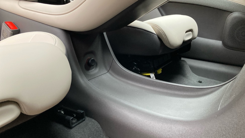MG IM6 300kW Long Range 100kWh 5dr Auto Electric Estate - Image 28