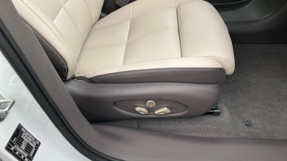 MG IM6 300kW Long Range 100kWh 5dr Auto Electric Estate - Image 31