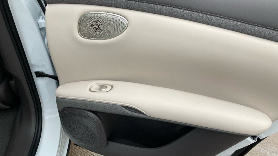 MG IM6 300kW Long Range 100kWh 5dr Auto Electric Estate - Image 32