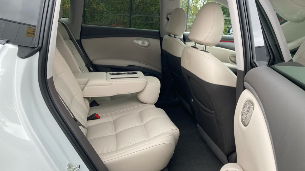MG IM6 300kW Long Range 100kWh 5dr Auto Electric Estate - Image 34
