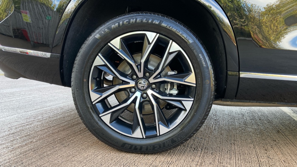 MG MGS9 1.5 T-GDI PHEV Premium 5dr Auto Estate - Image 7