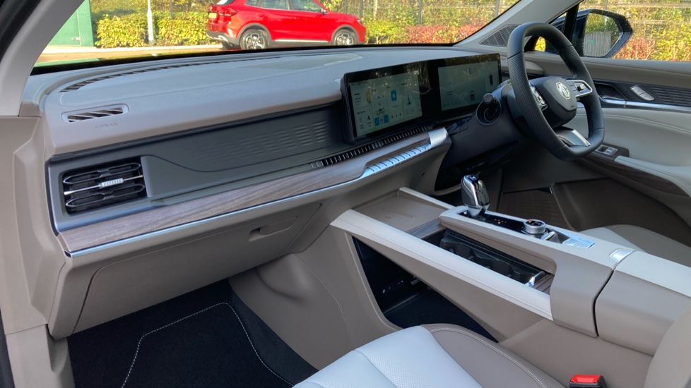 MG MGS9 1.5 T-GDI PHEV Premium 5dr Auto Estate - Image 9