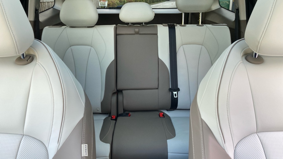 MG MGS9 1.5 T-GDI PHEV Premium 5dr Auto Estate - Image 15