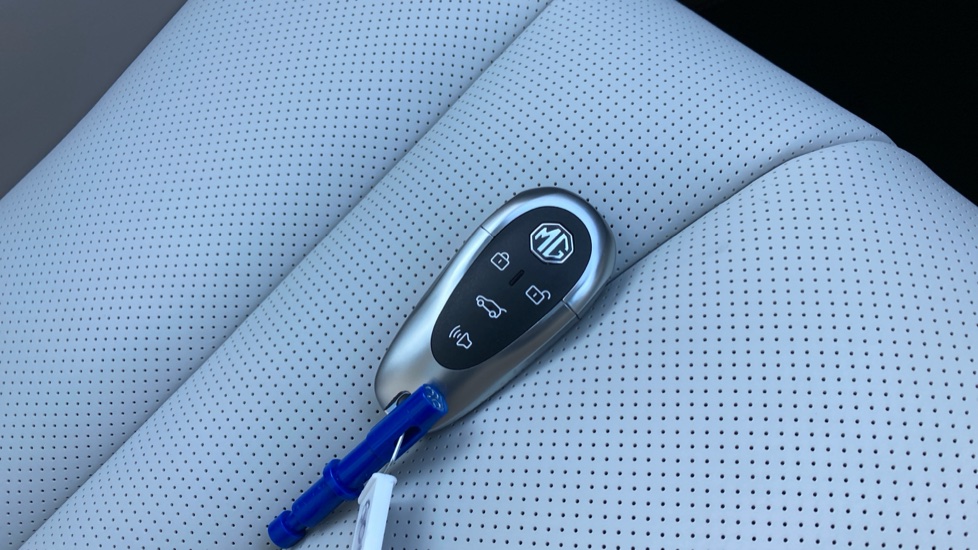 MG MGS9 1.5 T-GDI PHEV Premium 5dr Auto Estate - Image 20