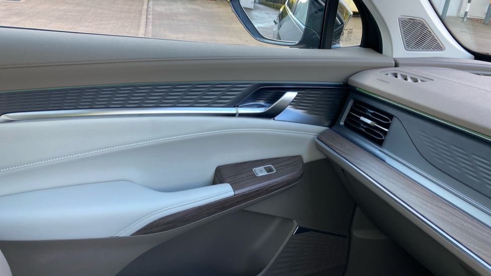 MG MGS9 1.5 T-GDI PHEV Premium 5dr Auto Estate - Image 24
