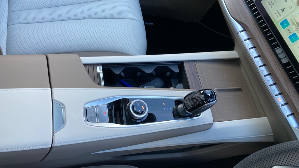 MG MGS9 1.5 T-GDI PHEV Premium 5dr Auto Estate - Image 25