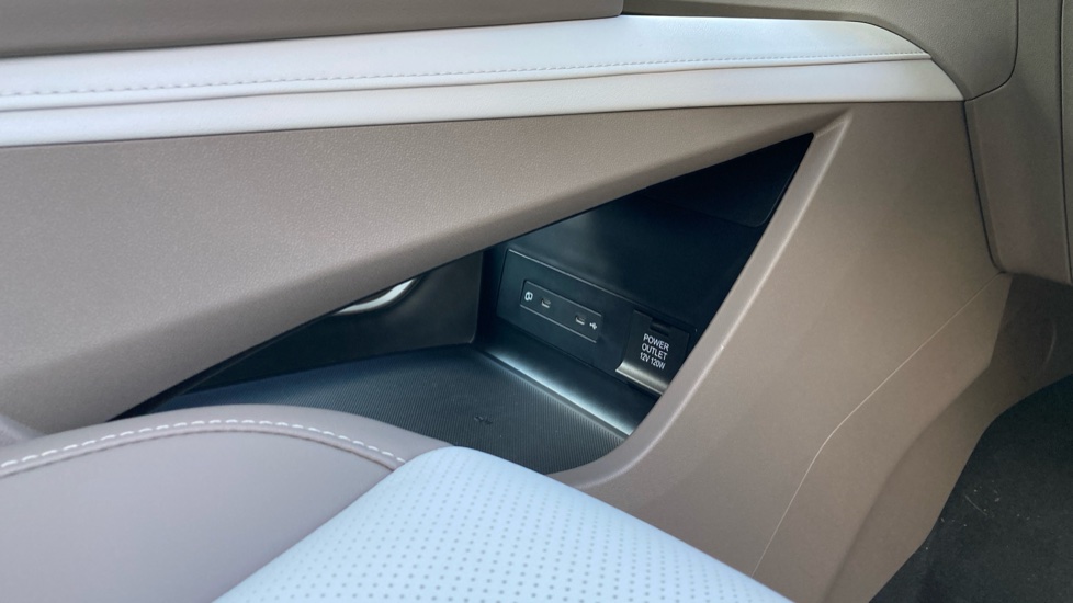 MG MGS9 1.5 T-GDI PHEV Premium 5dr Auto Estate - Image 30