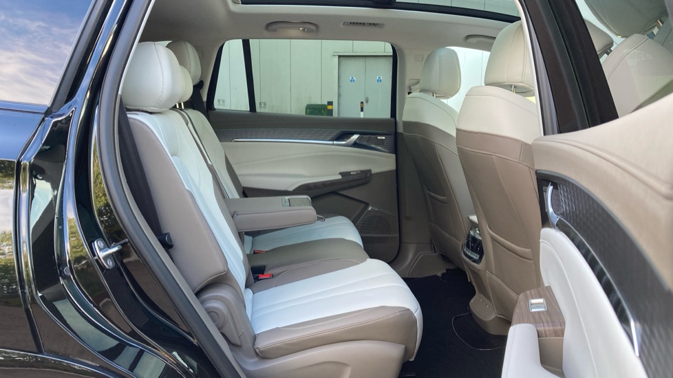 MG MGS9 1.5 T-GDI PHEV Premium 5dr Auto Estate - Image 37