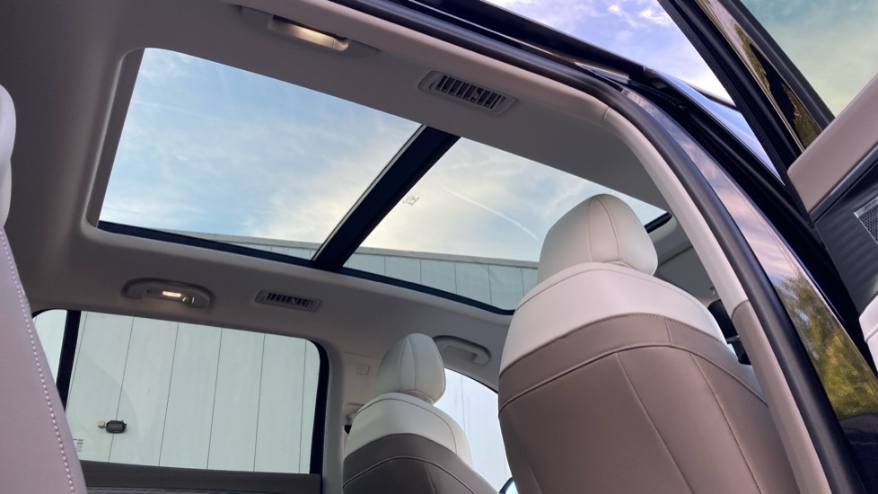 MG MGS9 1.5 T-GDI PHEV Premium 5dr Auto Estate - Image 38