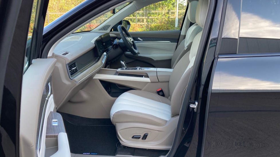 MG MGS9 1.5 T-GDI PHEV Premium 5dr Auto Estate - Image 45