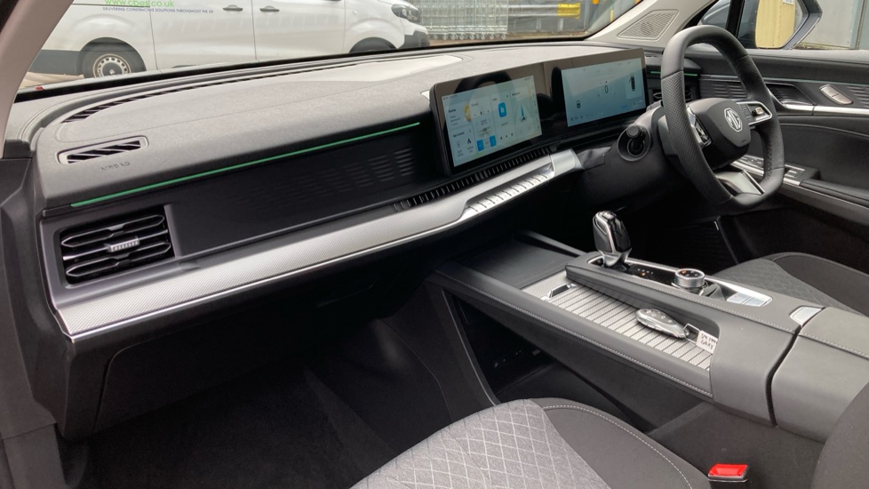 MG MGS9 1.5 T-GDI PHEV Comfort 5dr Auto Estate - Image 9