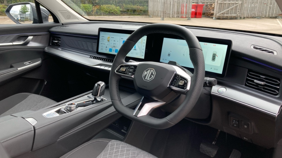 MG MGS9 1.5 T-GDI PHEV Comfort 5dr Auto Estate - Image 11