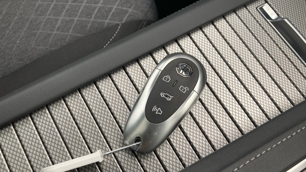 MG MGS9 1.5 T-GDI PHEV Comfort 5dr Auto Estate - Image 20
