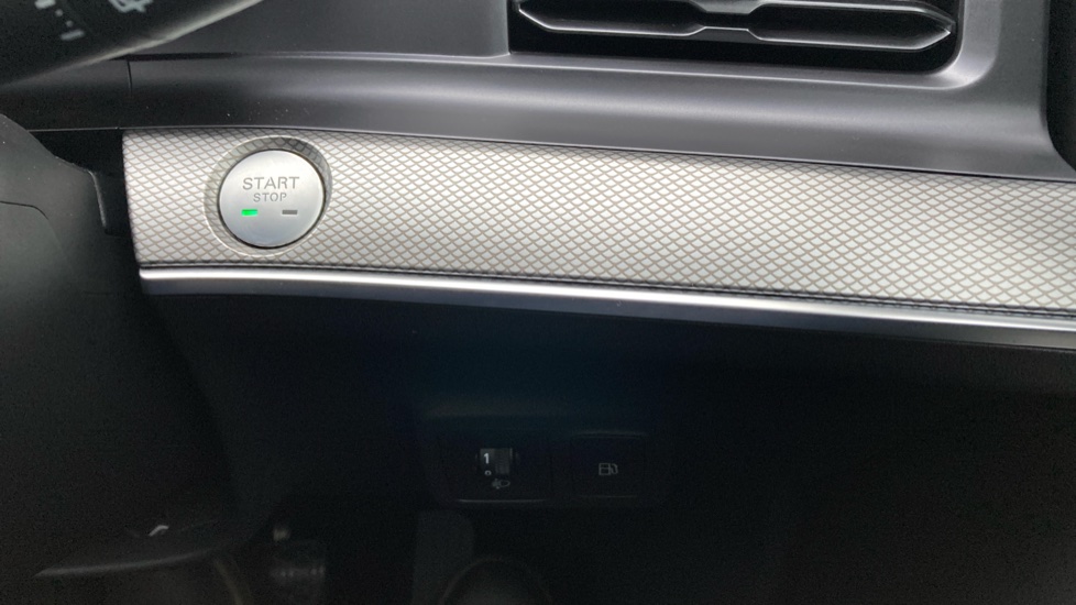 MG MGS9 1.5 T-GDI PHEV Comfort 5dr Auto Estate - Image 23