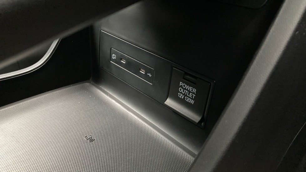 MG MGS9 1.5 T-GDI PHEV Comfort 5dr Auto Estate - Image 24