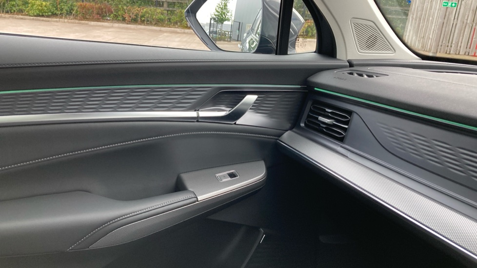 MG MGS9 1.5 T-GDI PHEV Comfort 5dr Auto Estate - Image 25