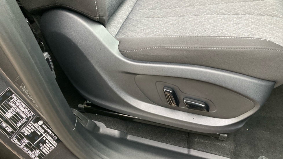 MG MGS9 1.5 T-GDI PHEV Comfort 5dr Auto Estate - Image 30