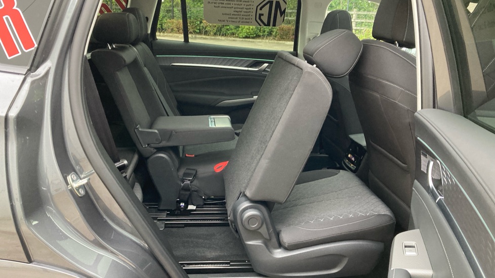MG MGS9 1.5 T-GDI PHEV Comfort 5dr Auto Estate - Image 34