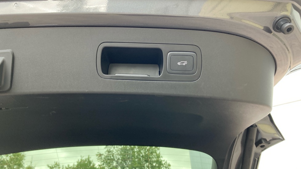 MG MGS9 1.5 T-GDI PHEV Comfort 5dr Auto Estate - Image 37