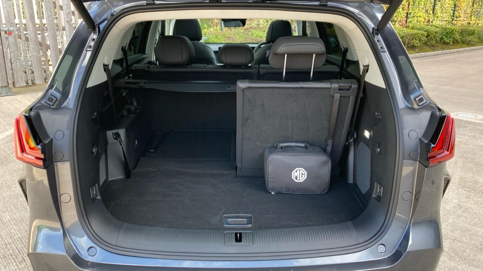 MG MGS9 1.5 T-GDI PHEV Premium 5dr Auto Estate - Image 4