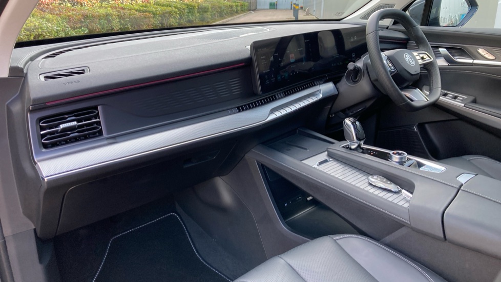 MG MGS9 1.5 T-GDI PHEV Premium 5dr Auto Estate - Image 9