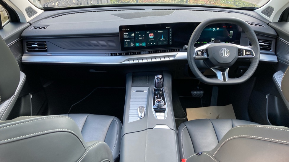 MG MGS9 1.5 T-GDI PHEV Premium 5dr Auto Estate - Image 10