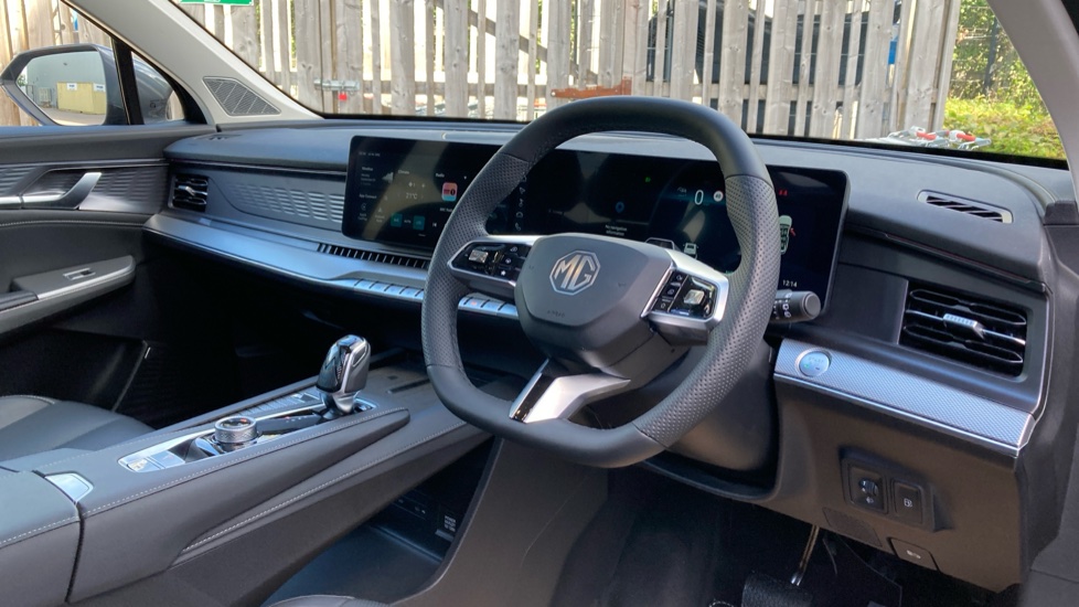 MG MGS9 1.5 T-GDI PHEV Premium 5dr Auto Estate - Image 11