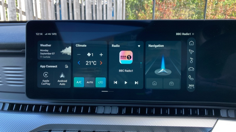 MG MGS9 1.5 T-GDI PHEV Premium 5dr Auto Estate - Image 12