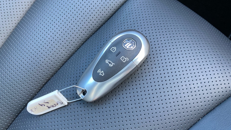 MG MGS9 1.5 T-GDI PHEV Premium 5dr Auto Estate - Image 20
