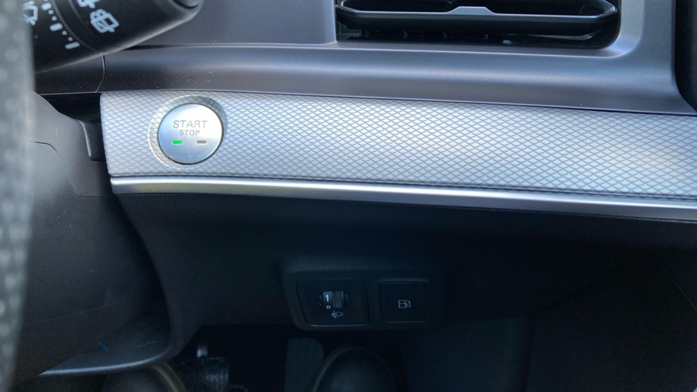 MG MGS9 1.5 T-GDI PHEV Premium 5dr Auto Estate - Image 24
