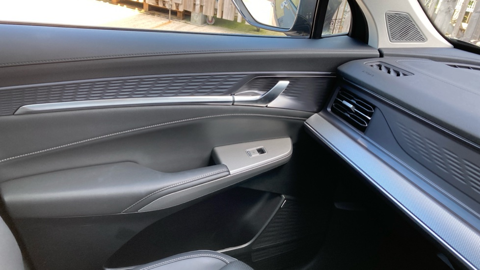 MG MGS9 1.5 T-GDI PHEV Premium 5dr Auto Estate - Image 26