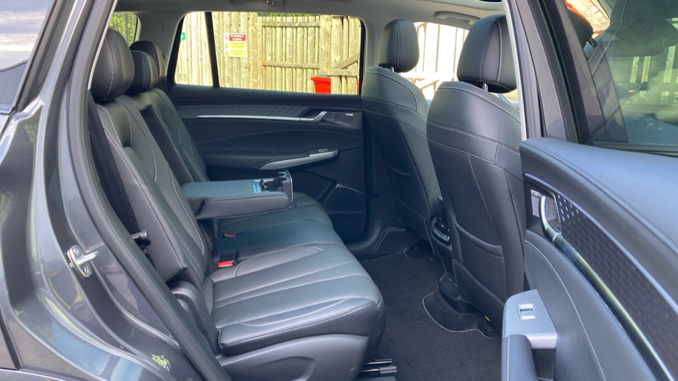 MG MGS9 1.5 T-GDI PHEV Premium 5dr Auto Estate - Image 33
