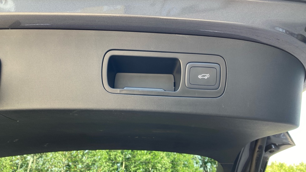 MG MGS9 1.5 T-GDI PHEV Premium 5dr Auto Estate - Image 36