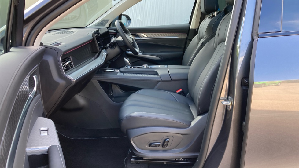 MG MGS9 1.5 T-GDI PHEV Premium 5dr Auto Estate - Image 41