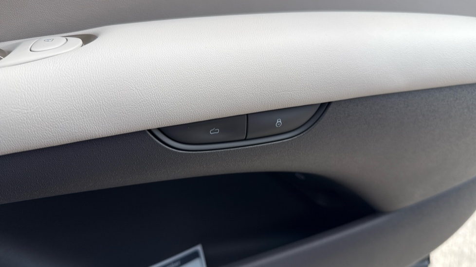 MG IM5 300kW Long Range 100kWh 5dr Auto Electric Hatchback - Image 32