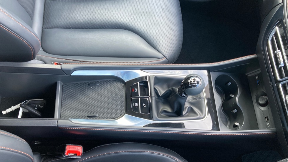MG HS 1.5 T-GDI Trophy 5dr Petrol Hatchback - Image 24