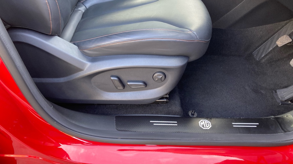 MG HS 1.5 T-GDI Trophy 5dr Petrol Hatchback - Image 29