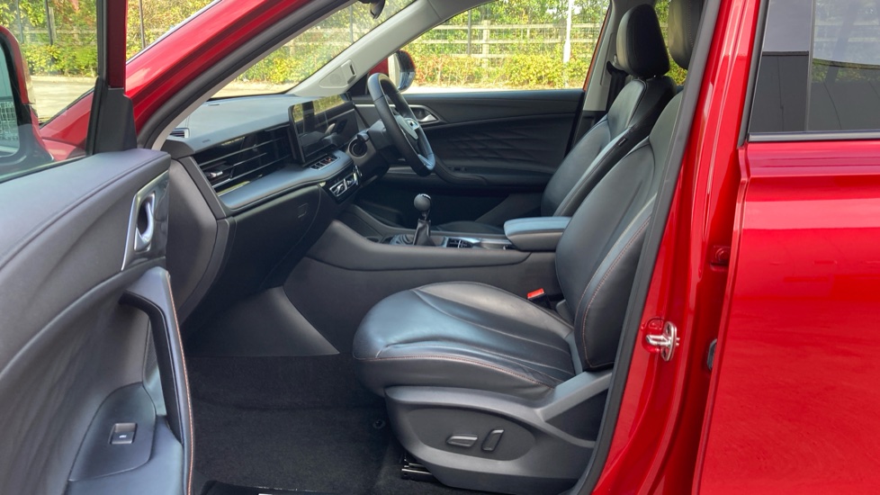 MG HS 1.5 T-GDI Trophy 5dr Petrol Hatchback - Image 39