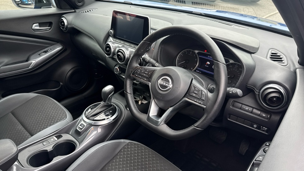 Nissan Juke 1.0 DiG-T 114 N-Connecta 5dr DCT Petrol Hatchback - Image 11