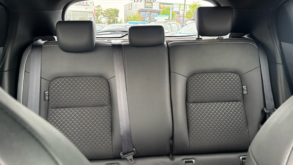 Nissan Juke 1.0 DiG-T 114 N-Connecta 5dr DCT Petrol Hatchback - Image 15