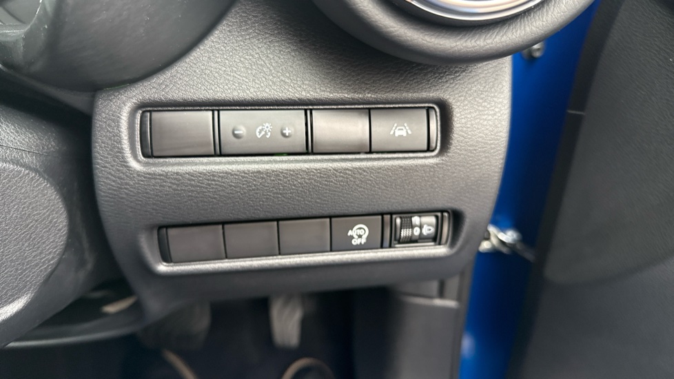 Nissan Juke 1.0 DiG-T 114 N-Connecta 5dr DCT Petrol Hatchback - Image 27