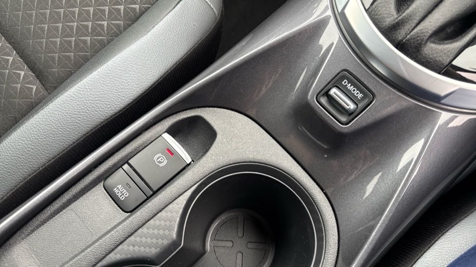 Nissan Juke 1.0 DiG-T 114 N-Connecta 5dr DCT Petrol Hatchback - Image 35