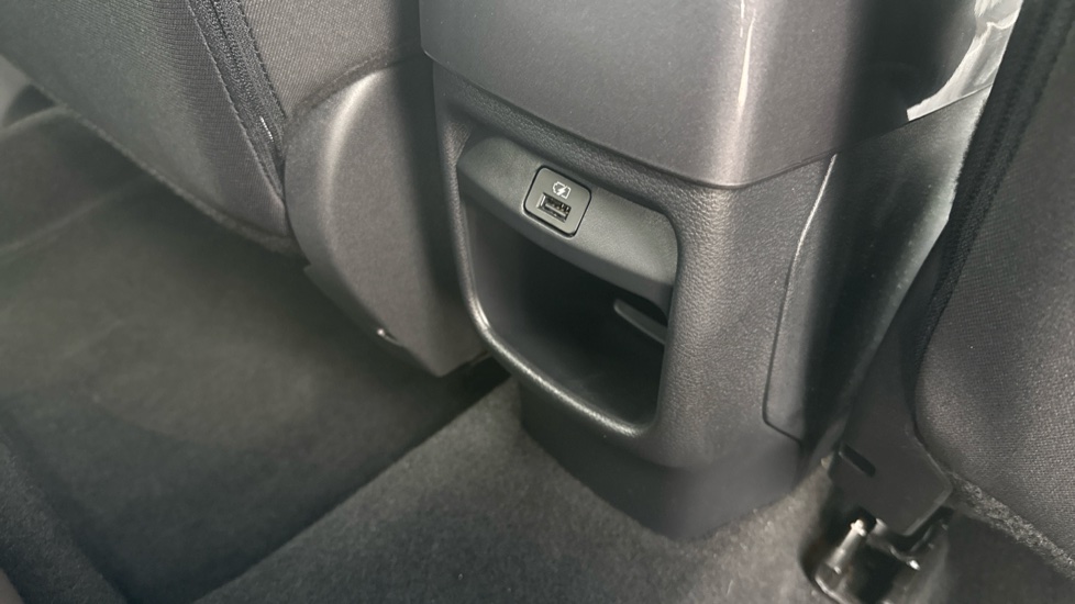 Nissan Juke 1.0 DiG-T 114 N-Connecta 5dr DCT Petrol Hatchback - Image 37